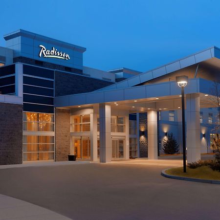 Radisson Hotel & Conference Centre Calgary Airport Экстерьер фото