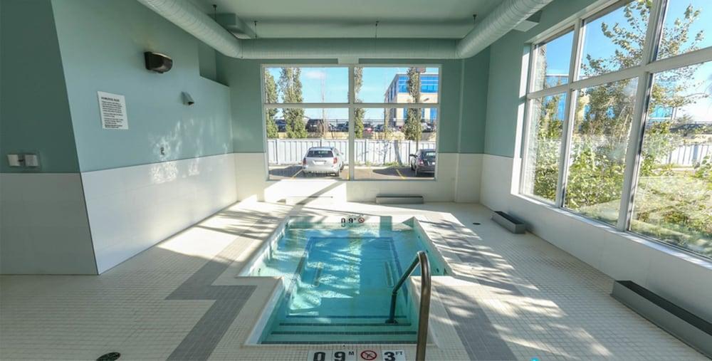 Radisson Hotel & Conference Centre Calgary Airport Экстерьер фото