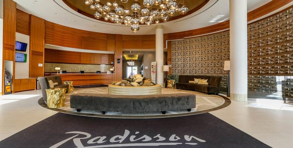 Radisson Hotel & Conference Centre Calgary Airport Экстерьер фото