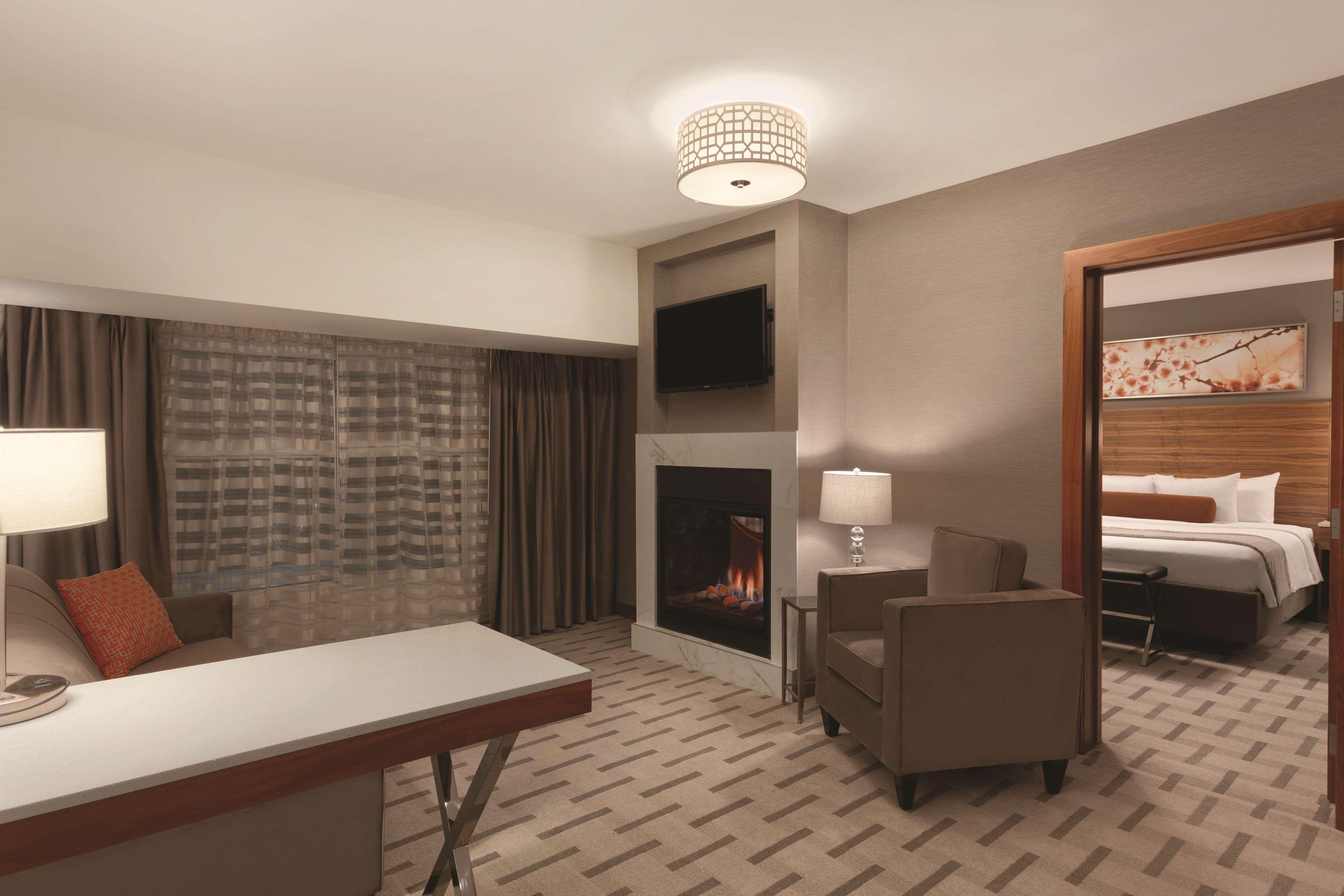 Radisson Hotel & Conference Centre Calgary Airport Экстерьер фото