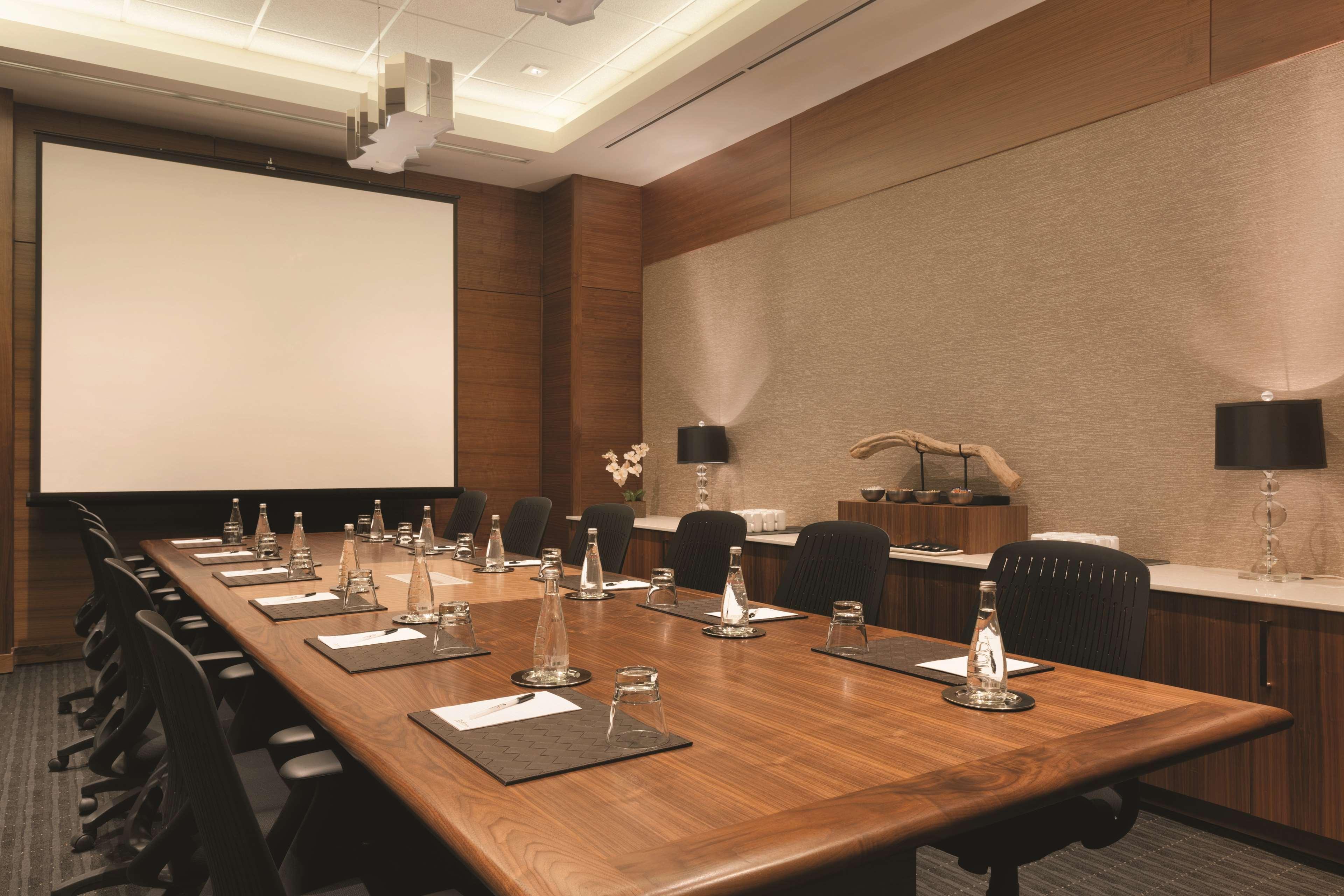 Radisson Hotel & Conference Centre Calgary Airport Экстерьер фото