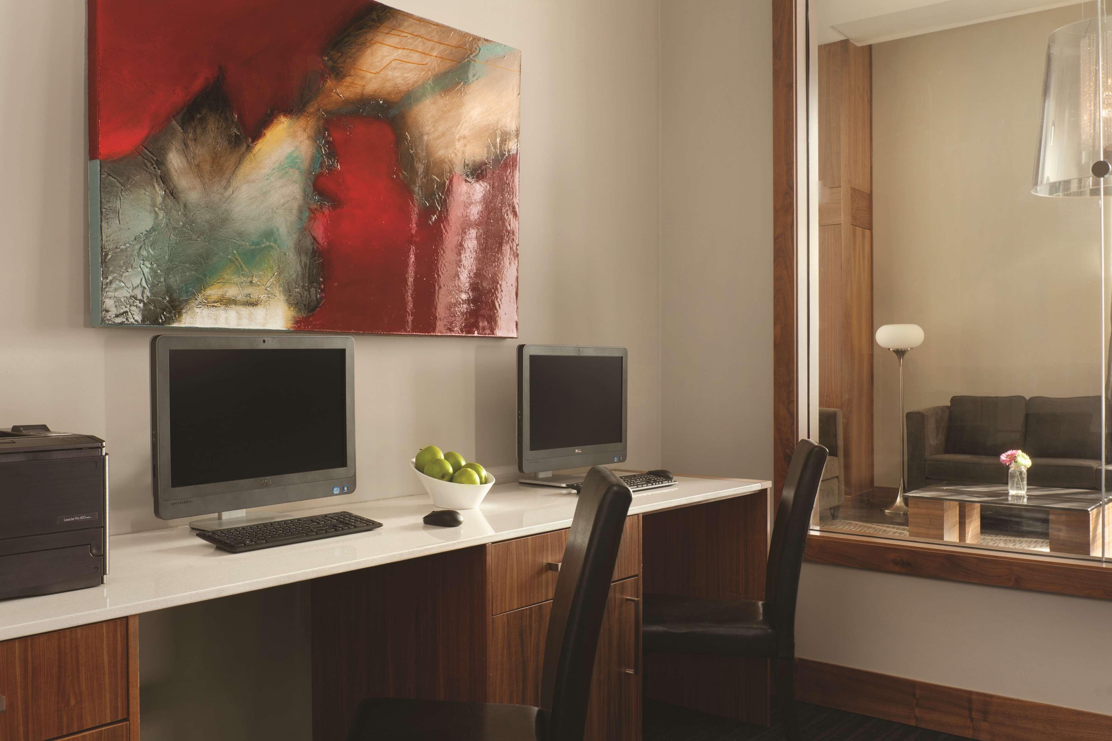 Radisson Hotel & Conference Centre Calgary Airport Экстерьер фото