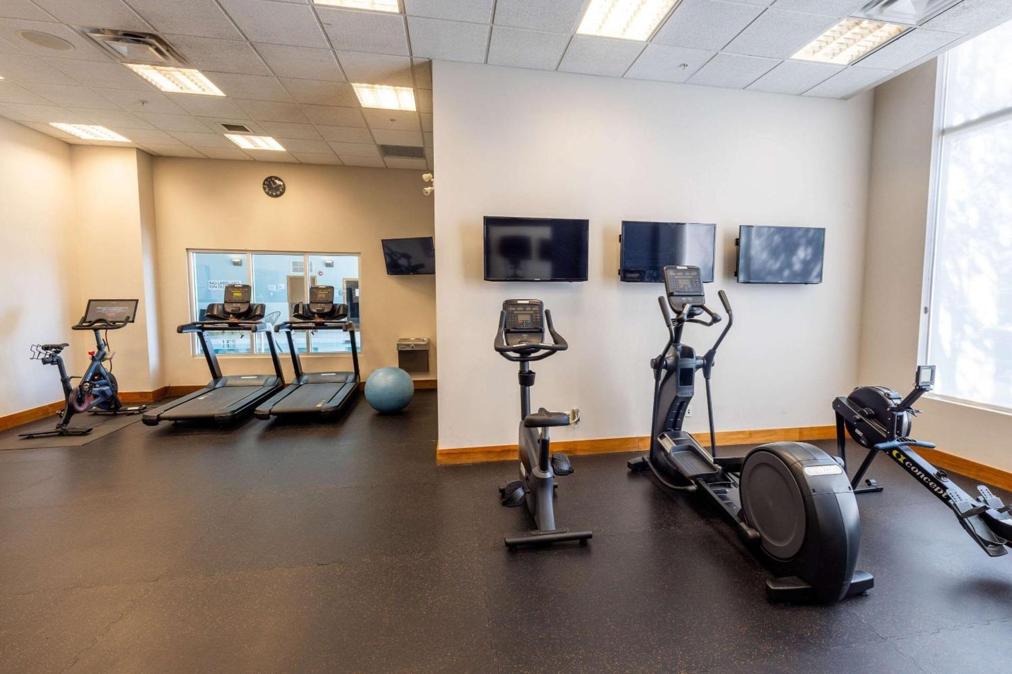 Radisson Hotel & Conference Centre Calgary Airport Экстерьер фото