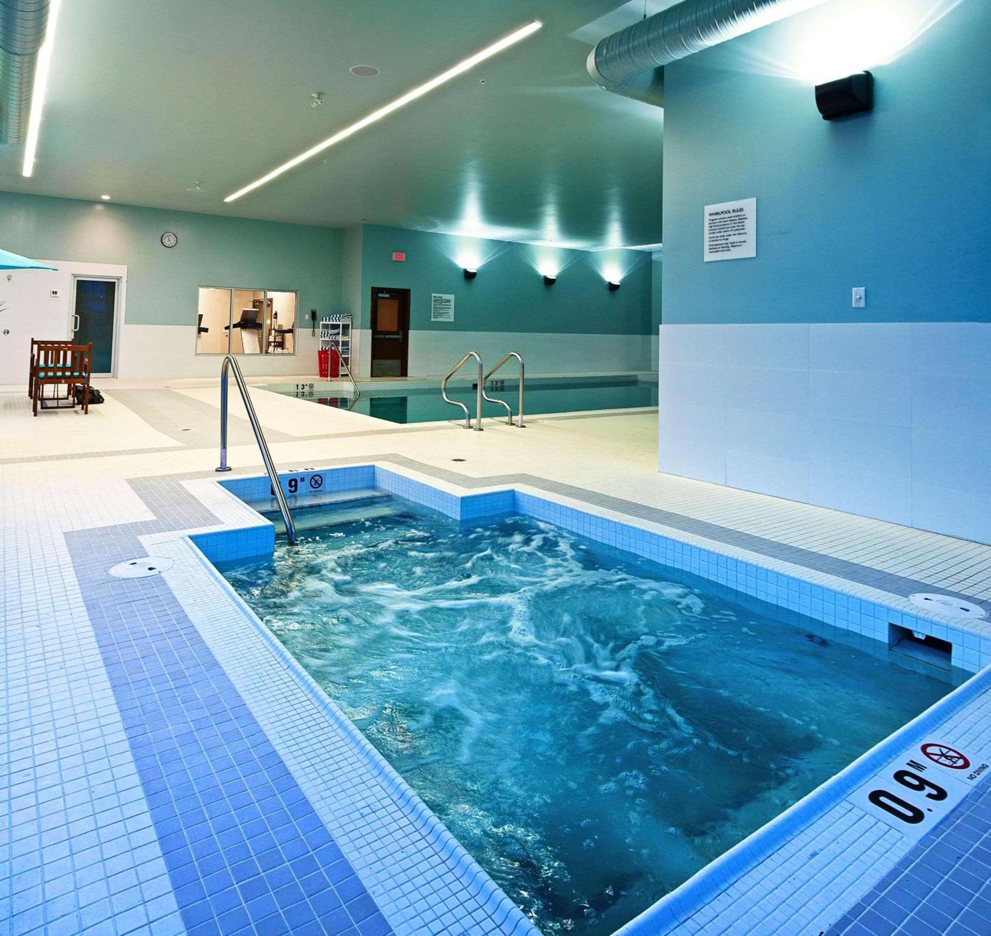 Radisson Hotel & Conference Centre Calgary Airport Экстерьер фото