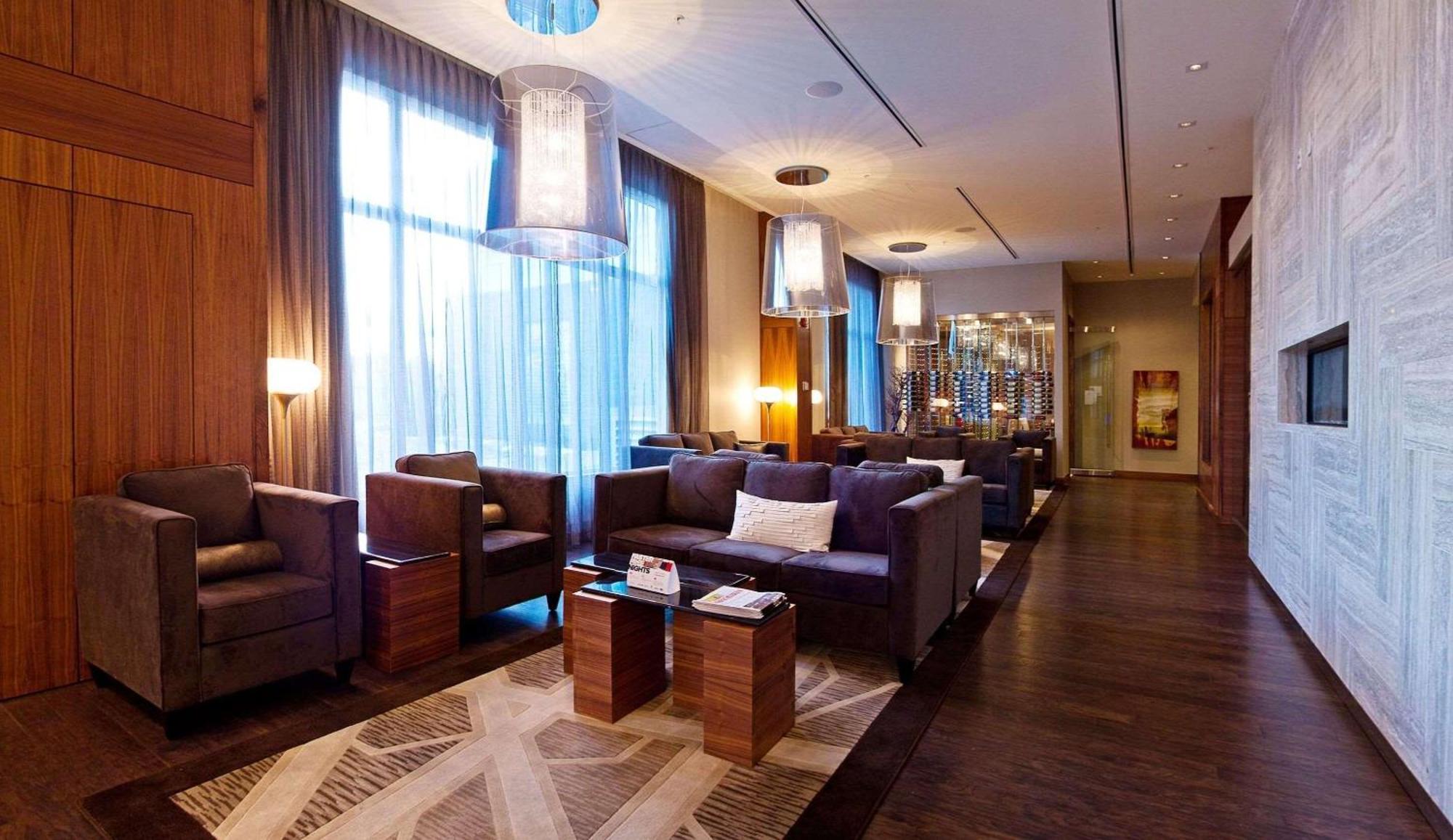 Radisson Hotel & Conference Centre Calgary Airport Экстерьер фото