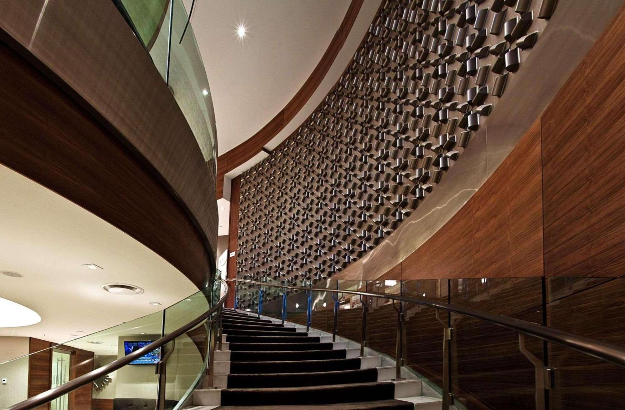 Radisson Hotel & Conference Centre Calgary Airport Экстерьер фото