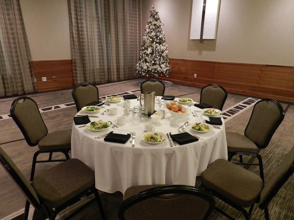 Radisson Hotel & Conference Centre Calgary Airport Экстерьер фото