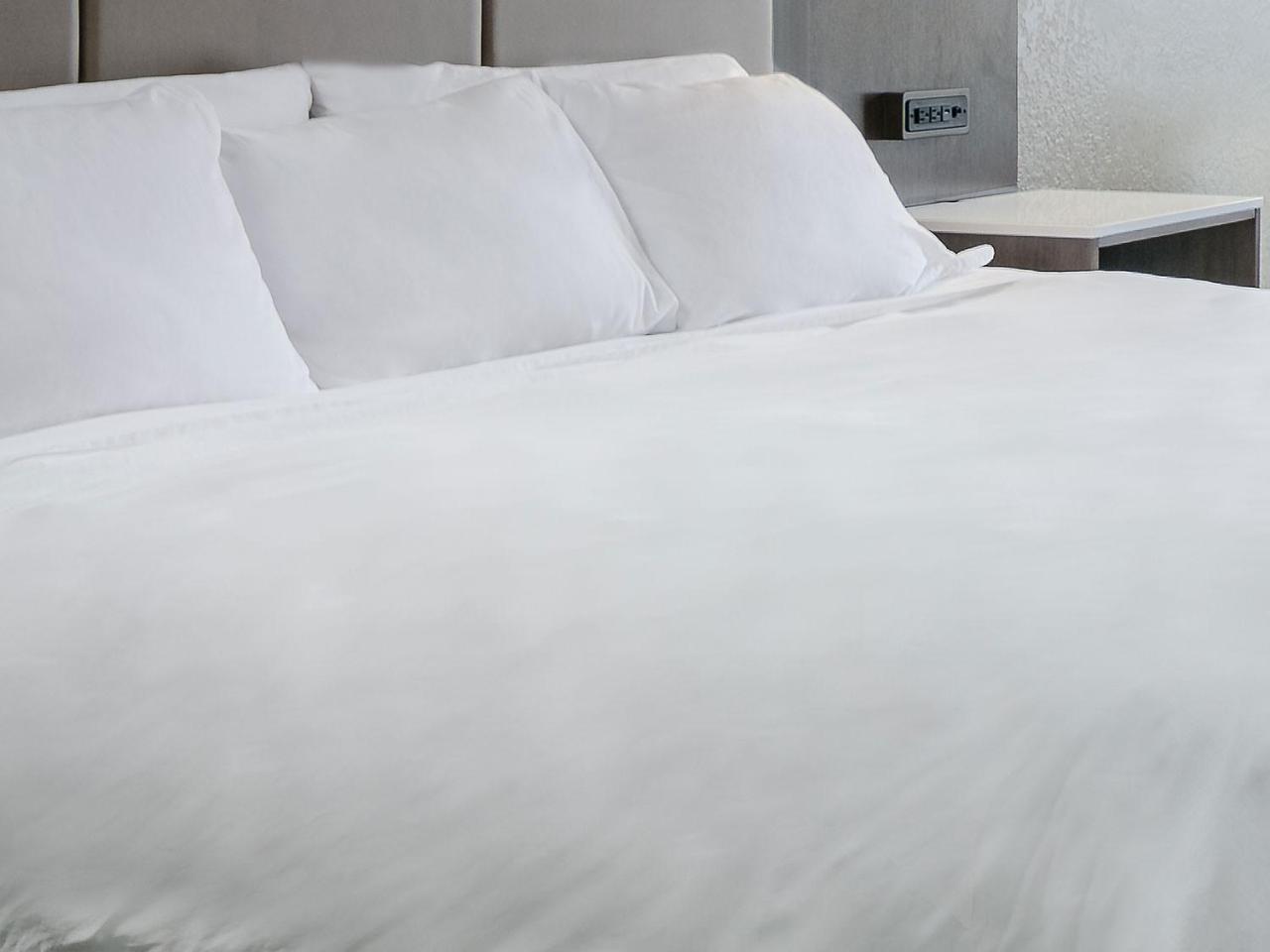 Radisson Hotel & Conference Centre Calgary Airport Экстерьер фото