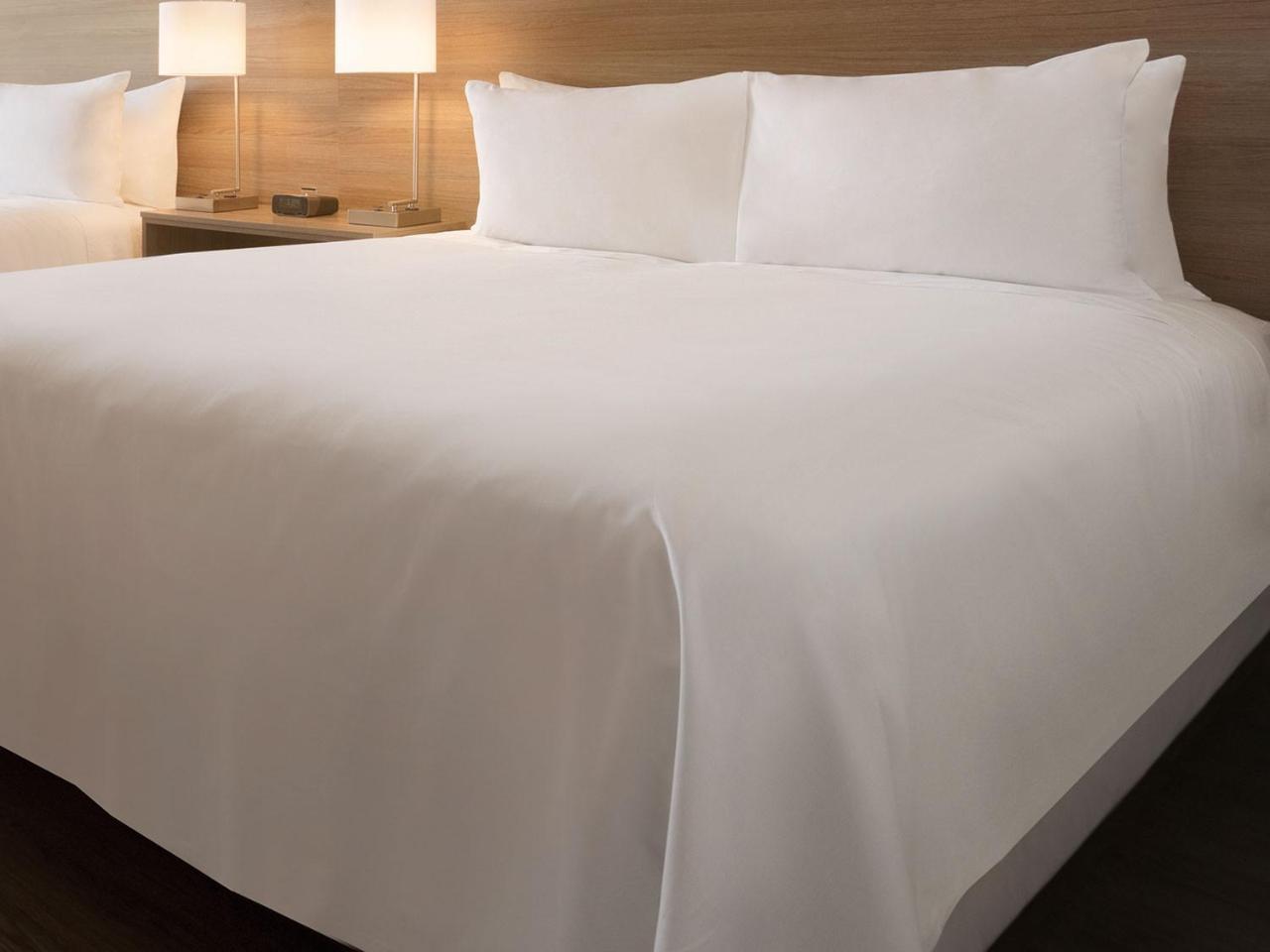 Radisson Hotel & Conference Centre Calgary Airport Экстерьер фото